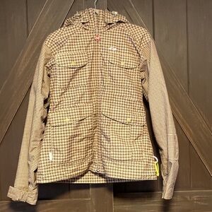 Four square medium brown and tan snowboarding jacket